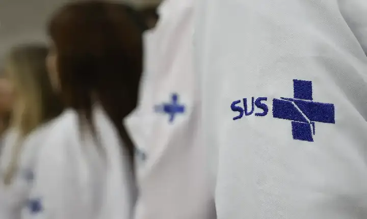 Março Azul: exames para rastrear câncer de intestino triplicam no SUS