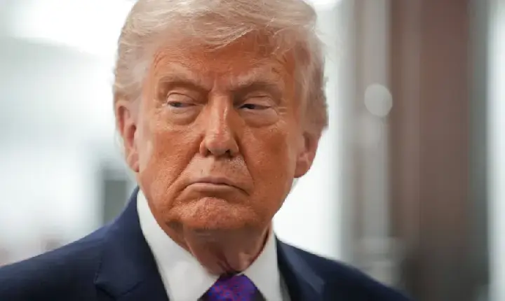 Trump avalia encerrar guerra mesmo com bloqueio no Estreito de Ormuz