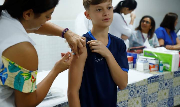 Vacinação nas escolas inicia neste sábado (11) e reforça proteção de crianças e adolescentes em Barueri