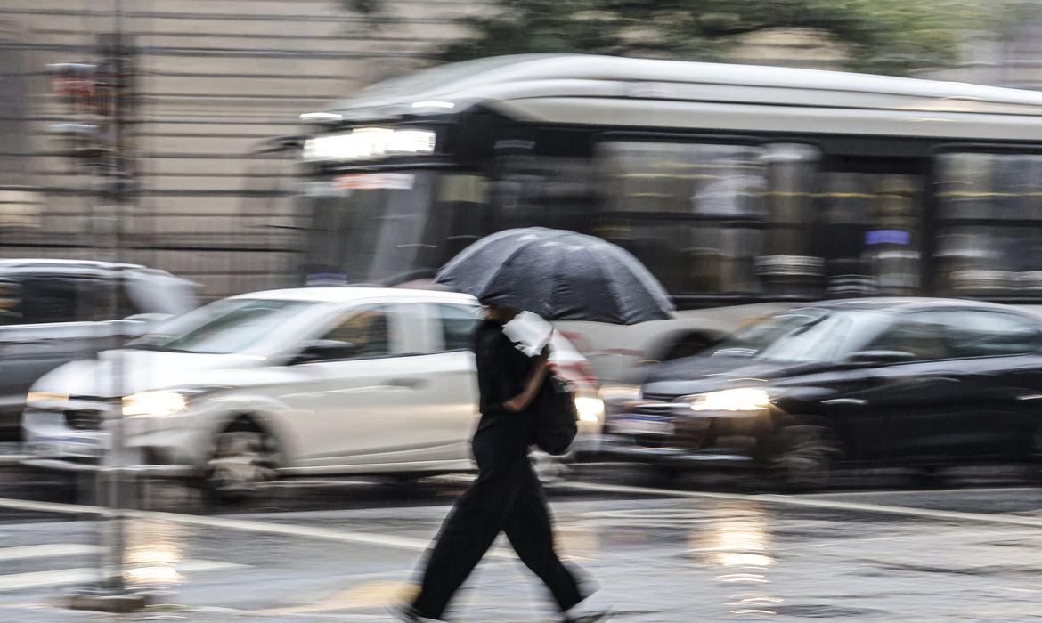 Feriadão tem previsão de chuva em algumas regiões do país