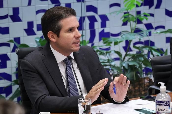 Motta defende ajustes em isenção do IR para proteger estados e cidades