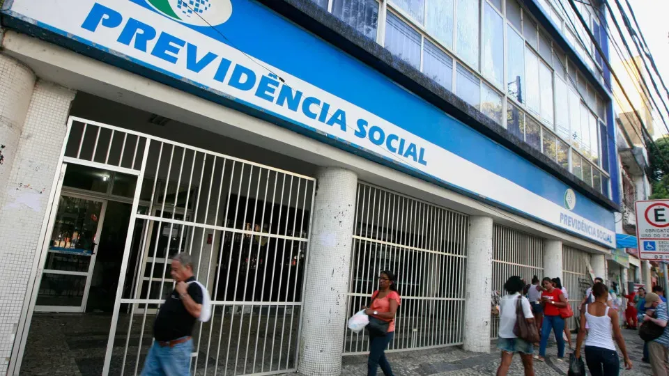 INSS começa a devolver descontos indevidos a aposentados e pensionistas