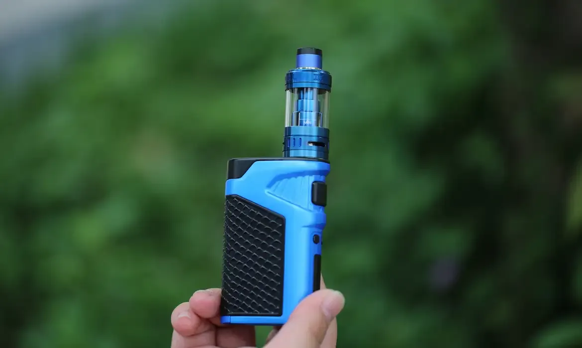 Caminhos da Reportagem mostra aumento do uso de cigarros eletrônicos