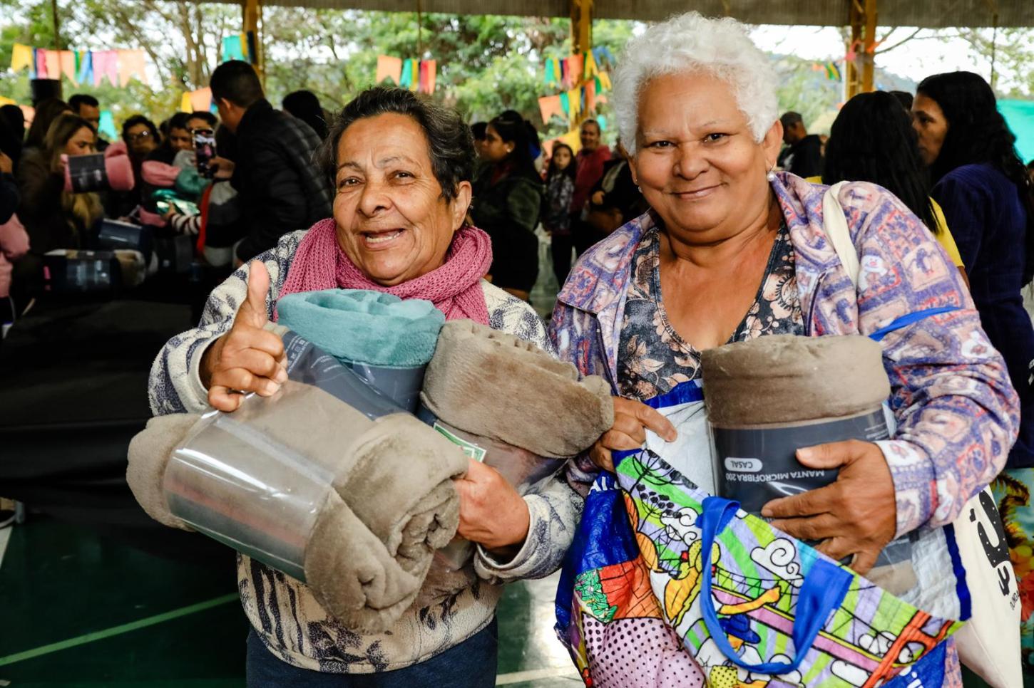 Fundo Social distribui cobertores para famílias atendidas pelos CRAS