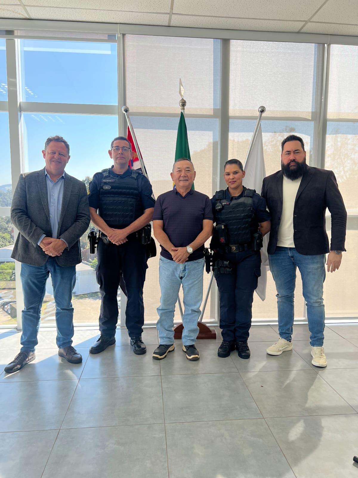 GCM de Jandira salva criança de três anos engasgada