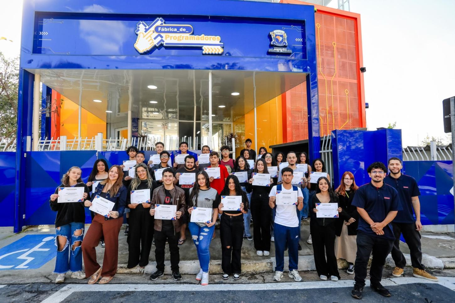 Santana de Parnaíba: Fábrica de Programadores encerra cursos de férias de Marketing Digital e Excel