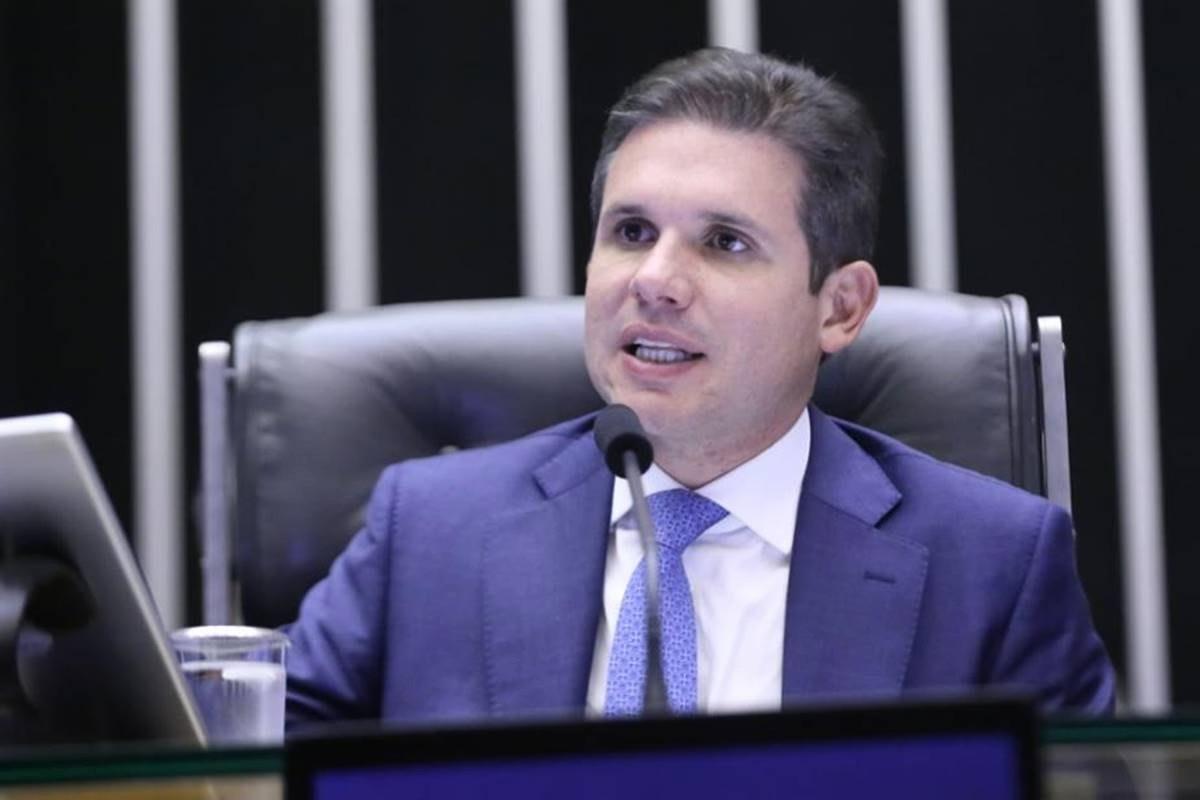 Motta decide pautar urgência da isenção do IR até R$ 5 mil