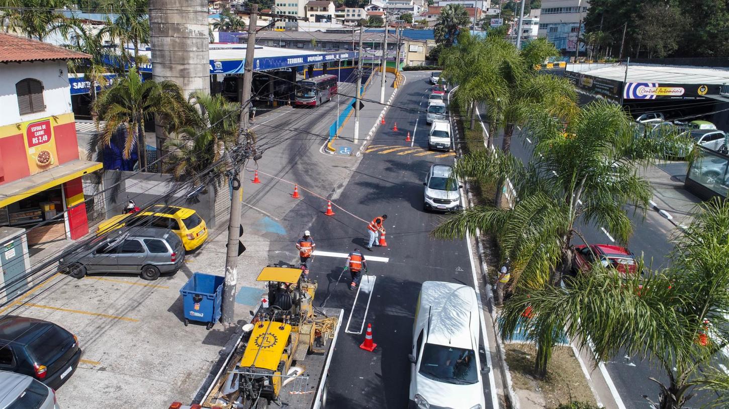 Prefeitura melhora sinalização e recapeia 1,5 km da Estrada dos Romeiros