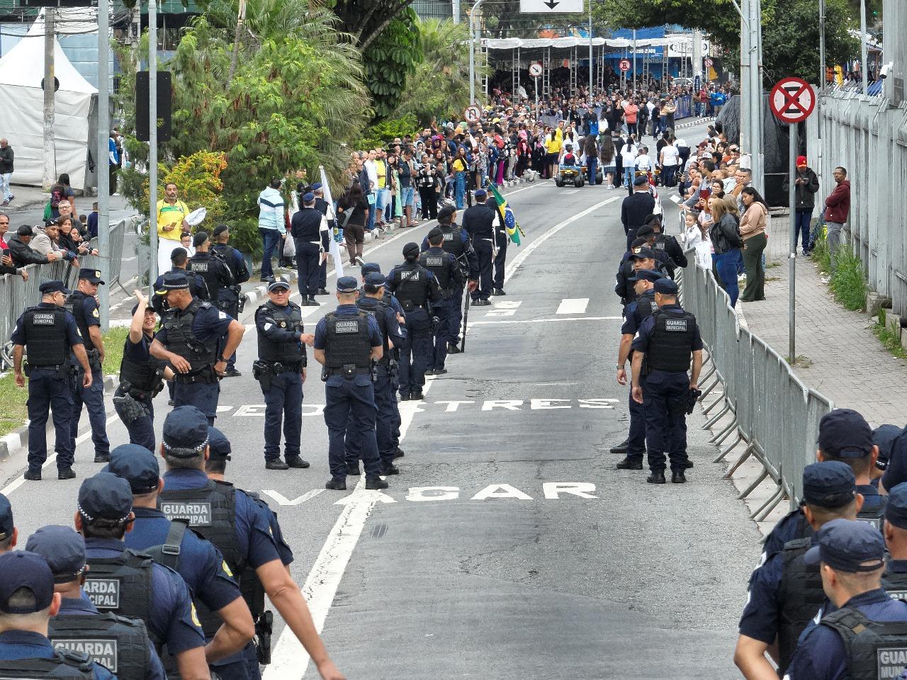 Jandira celebra suas raízes e olha para o futuro com desfile cívico-cultural 