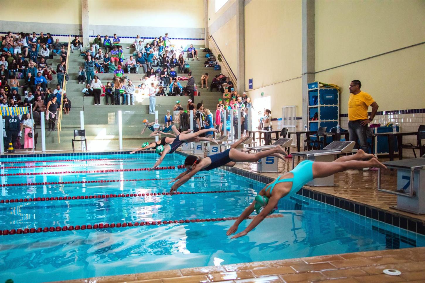 Líder geral, Santana de Parnaíba recebe 5ª etapa de campeonato de natação da ARN