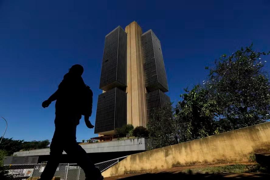 Entenda como as novas regras do Banco Central podem alcançar as finanças do crime organizado