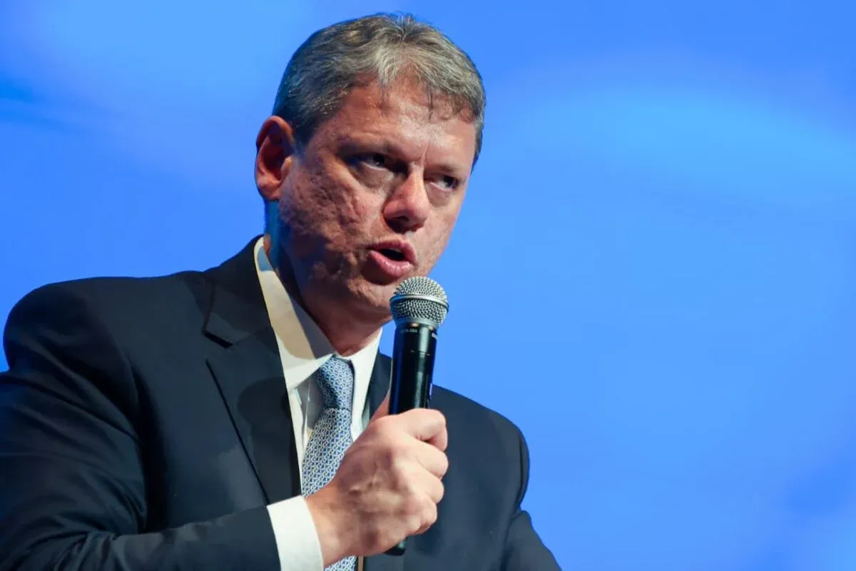 Tarcísio privatiza estacionamento de parque em Carapicuíba que tem EMEI e UBS dentro