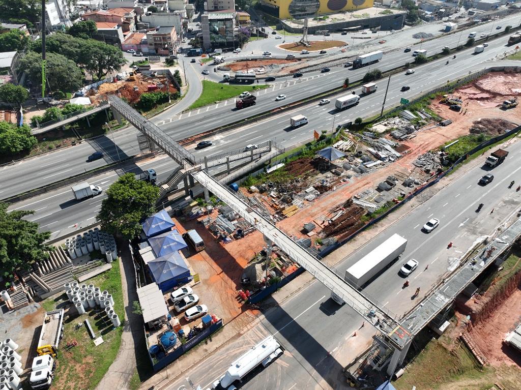 Interdição de passarela no km 26 da Castello Branco começa sábado (28) em Barueri