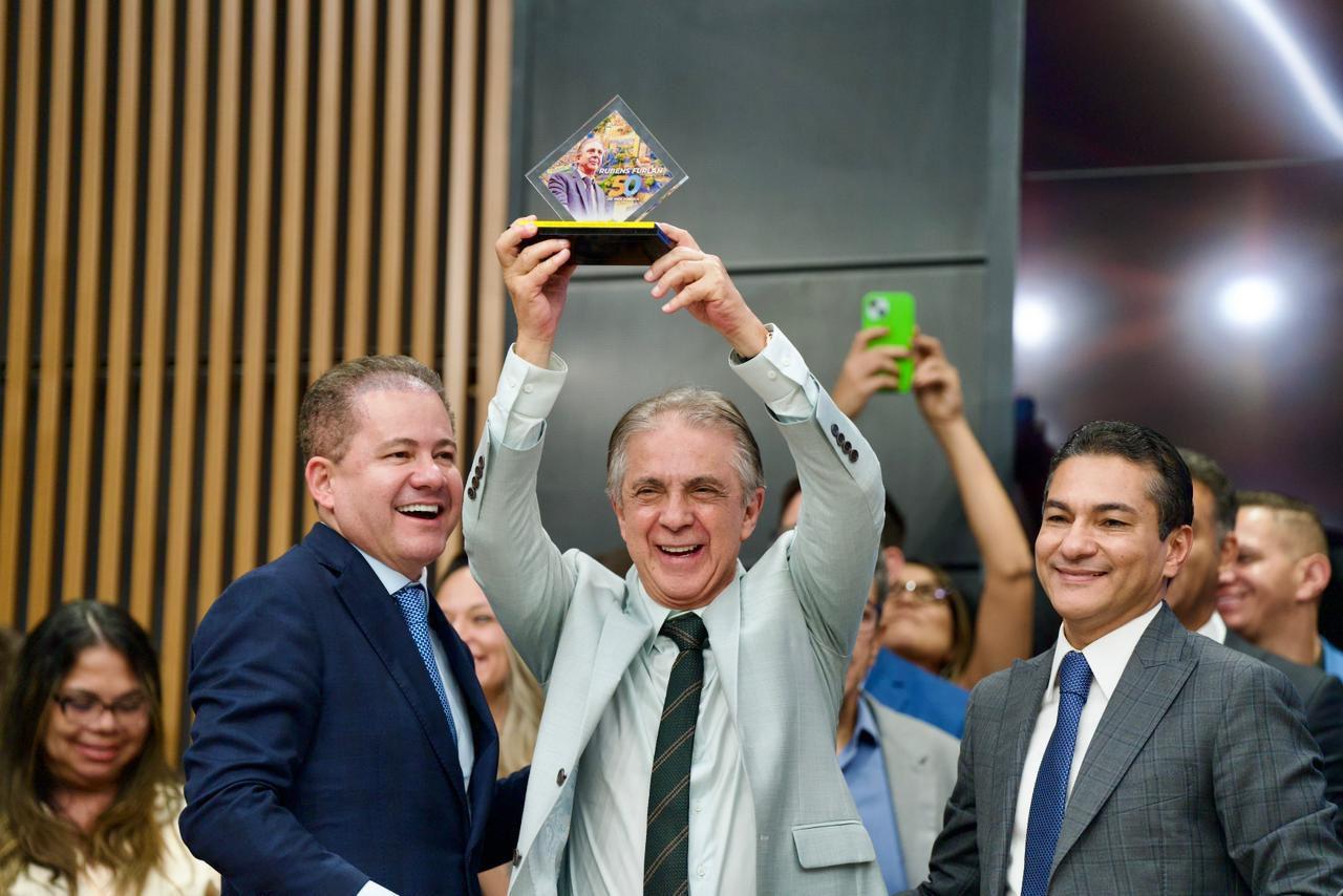 Rubens Furlan vai completar 50 anos de vida pública e foi homenageado na Sessão Solene na comemoração de 77 anos do aniversário de Barueri
