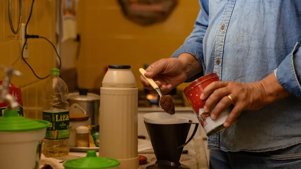 Café desidrata mesmo? Mitos que foram desmentidos pela ciência