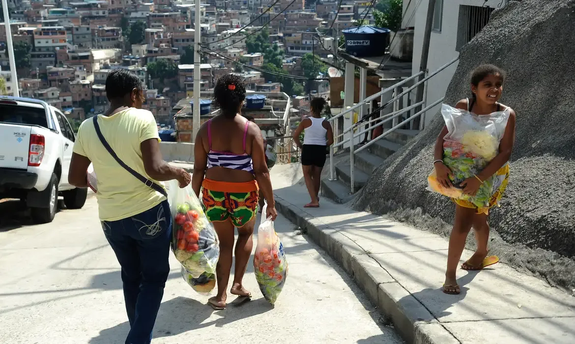 Brasil completa 1 ano fora do Mapa da Fome, mas desafios persistem
