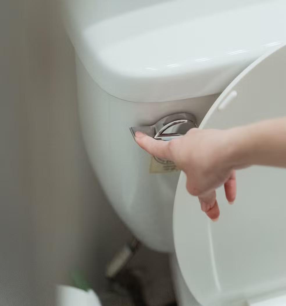 Câncer de intestino dá primeiros sinais no banheiro; veja hábitos de risco e como diagnosticar
