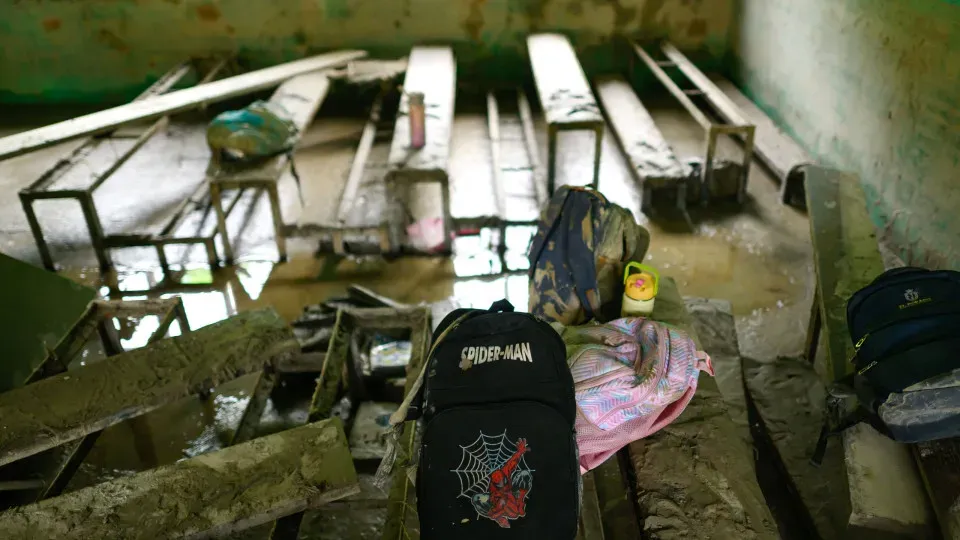 Professor salvou a vida de 1.600 alunos durante enxurrada no Nepal